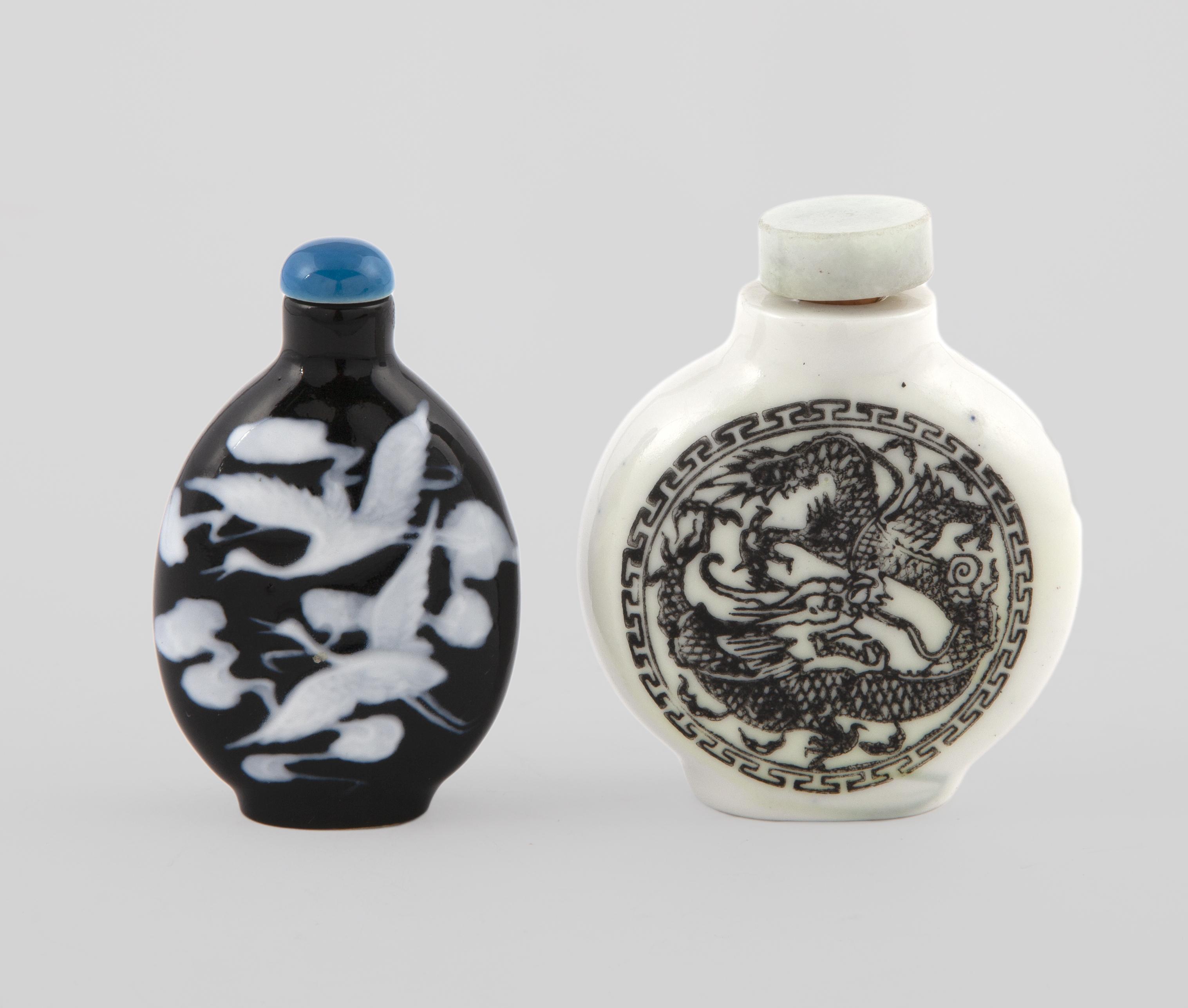 CONJUNTO DE DOS BOTELLAS DE RAPÉ. CHINA, SIGLO XX