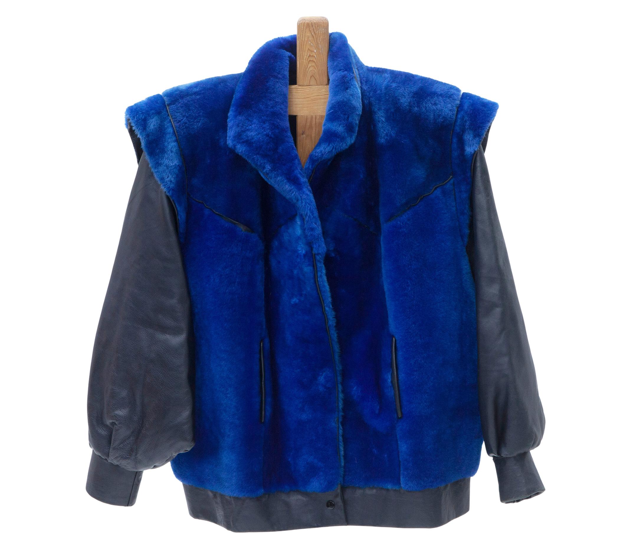 CHAQUETA DE PELO DE MUTÓN EN AZUL ROYAL