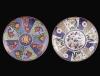 <span class='ref_item'>201 -</span> <span class="object_title">PAREJA DE PLATOS DECORATIVOS IMARI. JAPÓN, S. XX.</span>   <p><span class="technical_description">Lote de dos platos decorativos realizados en porcelana japonesa Imari. Con decoraciones florales en diversos colores y motivos geométricos. Con sello de fabricación IMARI WARE JAPAN en parte trasera.<br/>Diámetro: 32 cm.</span><br></p>