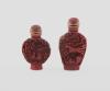 <span class='ref_item'>172 -</span> <span class="object_title">CONJUNTO DE DOS BOTELLAS DE TABACO EN CINNABAR. REPÚBLICA CHINA, S.XIX</span>   <p><span class="technical_description">Decoración tallada representando en una de ellas un caballo galopando y en la otra botella, presenta una decoración más taoísta con personajes en un entorno paisajísticos típicamente tradicional chino.<br/>Medidas: 8x5cm, la mayor</span><br></p>