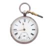 <span class='ref_item'>257 -</span> <span class="object_title">RELOJ DE BOLSILLO INGLÉS, EN PLATA,  CUERDA - LLAVE</span>  <p><span class="technical_description">Realizado en plata de ley. Sistema de carga cuerda - llave (se adjunta llave). Caja redonda y bisel liso. Diámetro: 51 mm. Esfera de porcelana blanca con numeración romana y segundero a las 6h. Tapa posterior con reserva para grabar, con contrastes ingleses de Chester en el interior. Numerado 5011. Necesita repaso. Ref.: 2.102.25<br/>Peso total: 123 gr.</span><br></p>