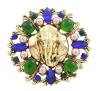 <span class='ref_item'>21 -</span> <span class="object_title">BROCHE EN METAL DORADO, PIEDRAS Y PERLAS DE IMITACIÓN</span>  <p><span class="technical_description">Broche realizado en metal dorado de forma circular. Con imagen de cabeza de elefante y orla calada y adornada por piedras de imitación colores verde y azul, y perlas de imitación.<br/>Cierre: Aguja<br/>Diámetro: 5,3cm</span><br>Peso: <span class="PESO_HCES1">27,40</span> <span class="PESOUMED_HCES1">gr.</span><br></p>