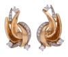 <span class='ref_item'>161 -</span> <span class="object_title">PENDIENTES EN ORO BICOLOR 18KT Y DIAMANTES</span>  <p><span class="technical_description">Pendientes realizados en oro bicolor de 18kt con diseño de cintas y bandas en oro blanco 18kt, adornados por diamantes en talla brillante con un peso total aprox de 0.80ct<br/>Cierre: Omega<br/>Longitud: 2cm</span><br>Peso: <span class="PESO_HCES1">11,30</span> <span class="PESOUMED_HCES1">gr.</span><br></p>