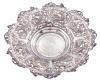 <span class='ref_item'>292 -</span> <span class="object_title">PANERA EN PLATA DE LEY</span>  <p><span class="technical_description">Fuente panera redonda realizada en plata de ley con contraste. Con decoración calada y repujada con motivo de hojas y aves.<br/>Medidas: 35 x 7cm<br/>Peso neto de la plata: 575gr</span><br></p>