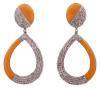 <span class='ref_item'>25 -</span> <span class="object_title">PENDIENTES EN PLATA DE LEY, DIAMANTES Y ESMALTE</span>  <p><span class="technical_description">Pareja de pendientes realizados en plata de ley, con contraste. En forma hojival, con la mitad adornada por diamantes en talla antigua, engastados en grano con un peso total aprox de 0.70c. La otra mitad cubierta de esmalte en color ocre.<br/>Cierre: Presión<br/>Longitud: 3,5cm</span><br>Peso: <span class="PESO_HCES1">11,40</span> <span class="PESOUMED_HCES1">gr.</span><br></p>