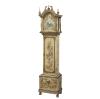 <span class='ref_item'>240 -</span> <span class="object_title">RELOJ DE CAJA ALTA MARCA "DUWARD"</span>   <p><span class="technical_description">En madera de haya clara con decoraciones florales en todos sus lados, por incisión y policromada en tonos verdes y naranjas. Parte superior en metal dorado y plateado. Esfera con inscripción "Strike Silent" y nombre marca Duward. Esfera con números romanos. Una de las columnas superiores decorativas (izquierda) esta suelta. Muestra algunos desperfectos en zona inferior y cojea una de las patas. <br/>En perfecto funcionamiento. <br/>Medidas: 2,03x47x27cm</span><br></p>