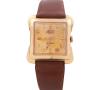 <span class='ref_item'>27 -</span> <span class="object_title">RELOJ SUIZO DE CABALLERO UNIVERSAL GENÈVE "ONZA DE CHOCOLATE", EN ORO 18KT. AUTOMÁTICO</span>  <p><span class="technical_description">Realizado en oro de 18kt. Movimiento automático. Caja cuadrada de 30x30mm y bisel liso. Numeración L666063 Esfera dorada con textura, numeración de cuadrados y barras aplicadas, segundero central y agujas en dorado. Cristal con pequeño deterioro en una esquina. Correa de piel marrón. En estado de marcha.</span><br>Peso: <span class="PESO_HCES1">39,80</span> <span class="PESOUMED_HCES1">gr.</span><br></p>