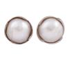 <span class='ref_item'>108 -</span> <span class="object_title">PENDIENTES EN ORO 14KT Y PERLAS MABE</span>  <p><span class="technical_description">Pareja de pendientes realizados en oro de 14kt con perlas mabe calibras aprox en 18mm. Las perlas presentan algunas fracturas.<br/>Cierre: Omega</span><br>Peso: <span class="PESO_HCES1">15,60</span> <span class="PESOUMED_HCES1">gr.</span><br></p>