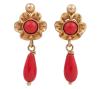 <span class='ref_item'>18 -</span> <span class="object_title">PENDIENTES EN ORO 18KT Y CORAL</span>  <p><span class="technical_description">Pareja de pendientes vintage realizados en oro de 18kt con botón lobulado y en el centro cabujón redondo, y colgando en forma de gota de coral. <br/>Cierre: Ballestilla<br/>Longitud: 2cm</span><br>Peso: <span class="PESO_HCES1">2,40</span> <span class="PESOUMED_HCES1">gr.</span><br></p>